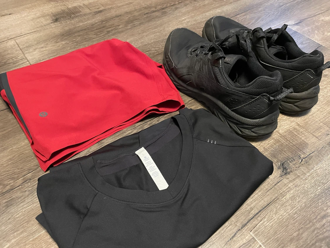 New lululemon T-Shirt and Shorts (Men: Large)