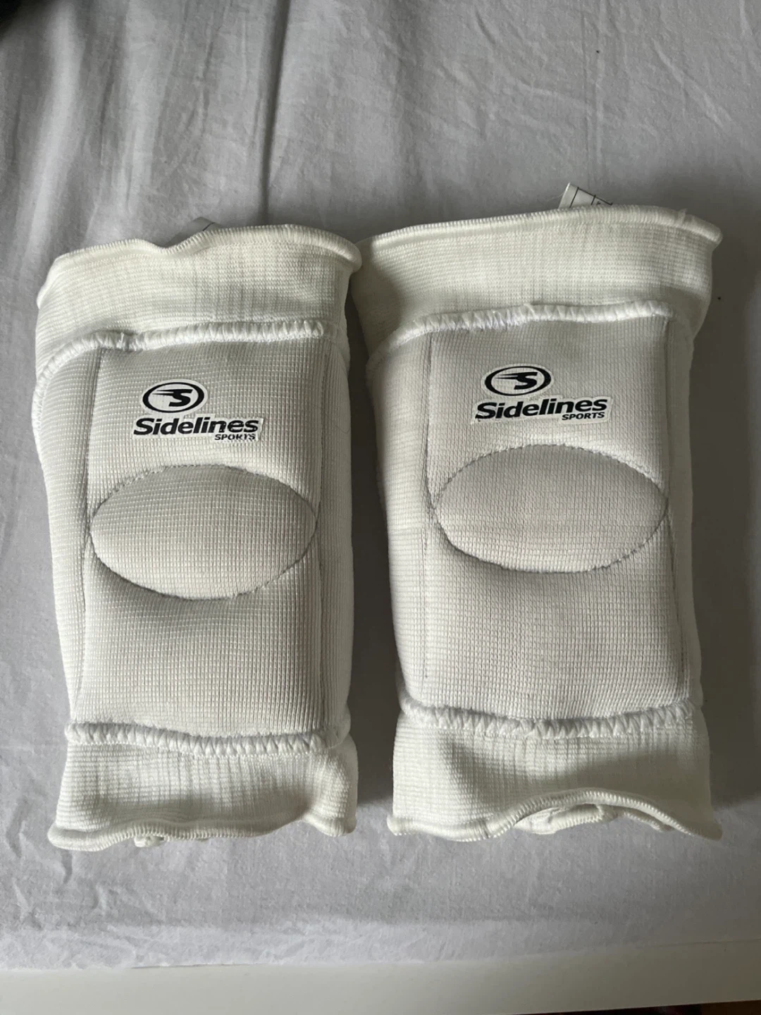 Sidelines White Knee Pads - Size S