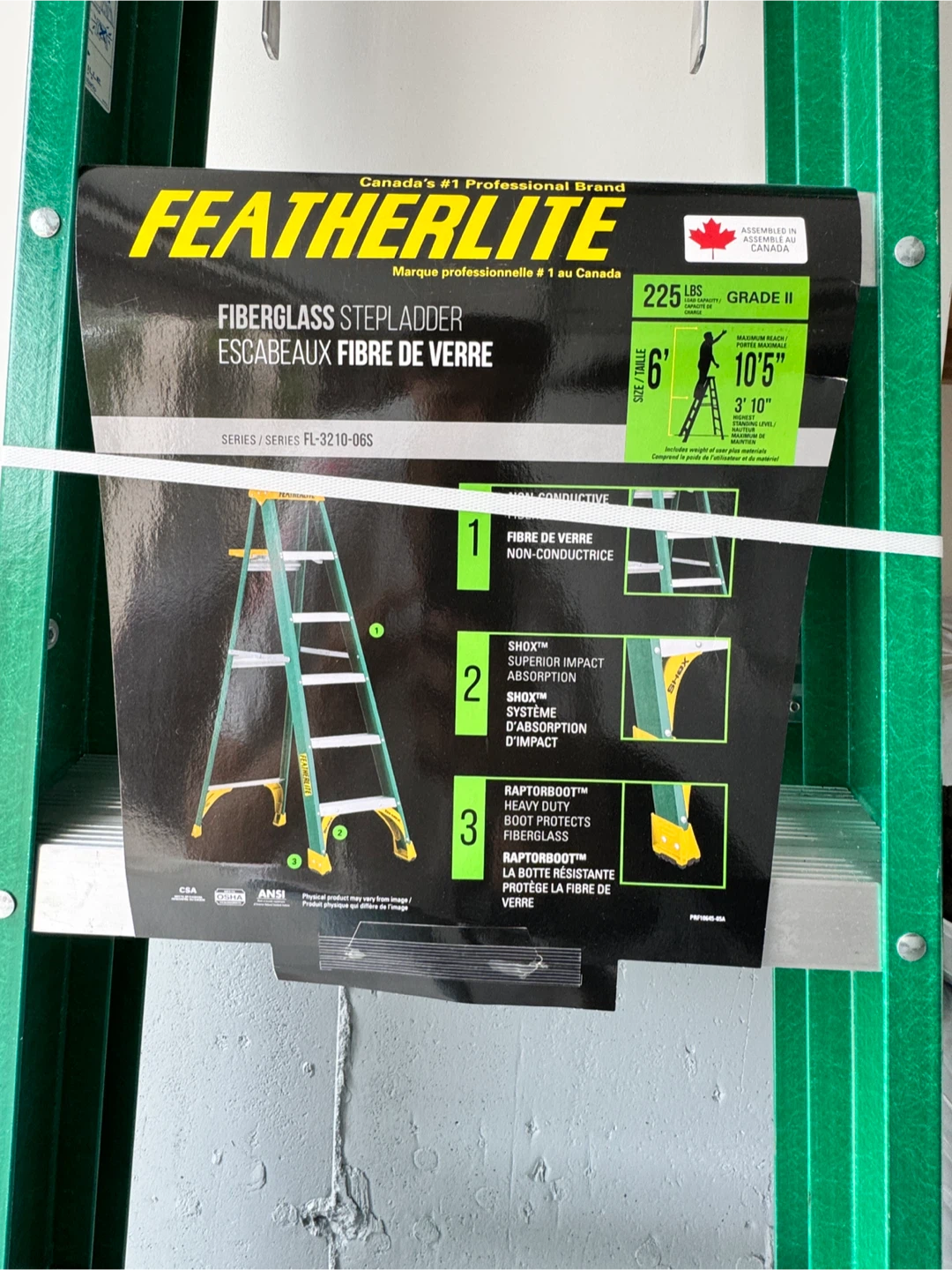Featherlite 6-foot Fiberglass Stepladder - photo 2