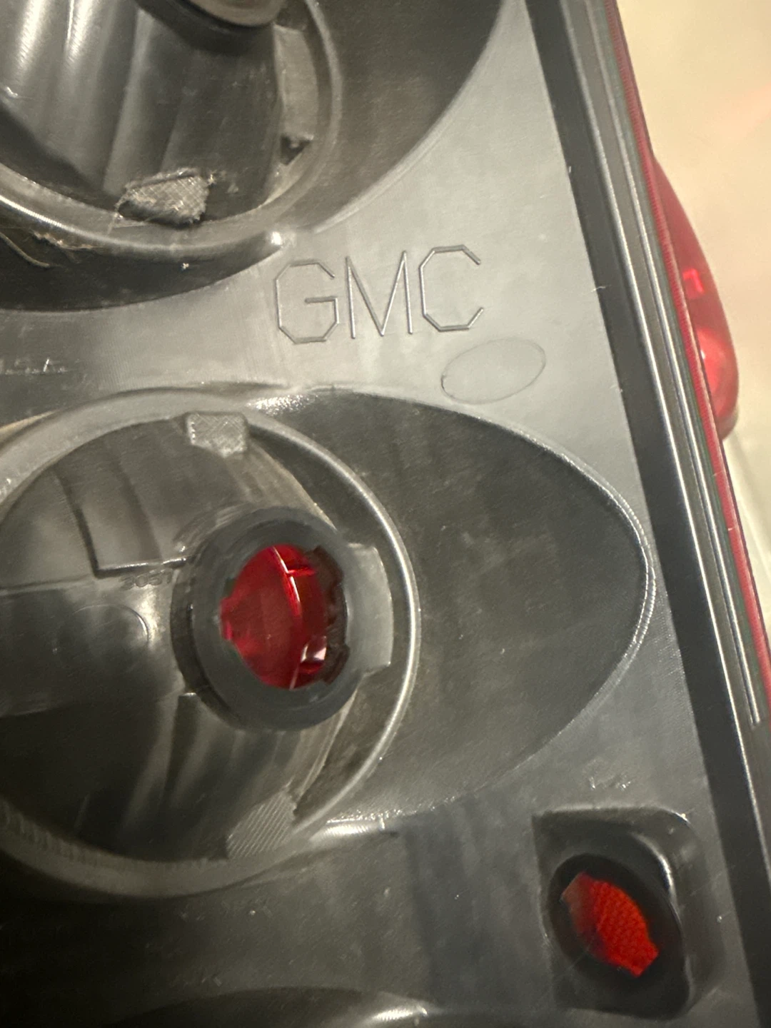 GMC Yukon Left and Right Tail Light Assembly - photo 2