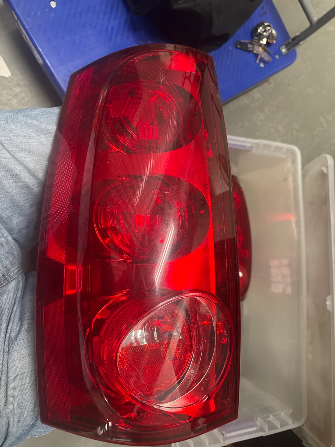 GMC Yukon Left and Right Tail Light Assembly - photo 4