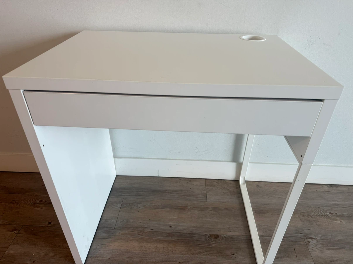 IKEA MICKE Desk White – Good Condition