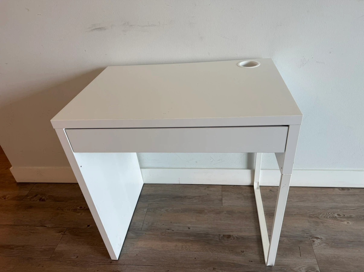 IKEA MICKE Desk White – Good Condition - photo 2