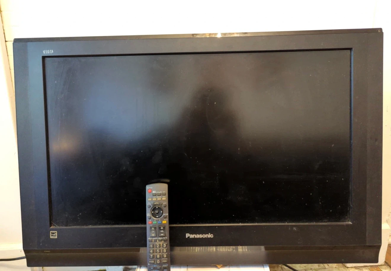 Panasonic VIERA 32" Flat Screen TV - photo 2