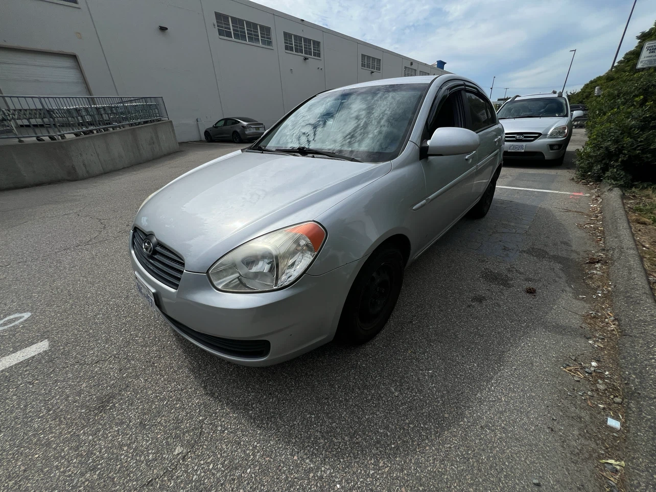 Silver Hyundai Accent 2006 Low Kms - photo 3