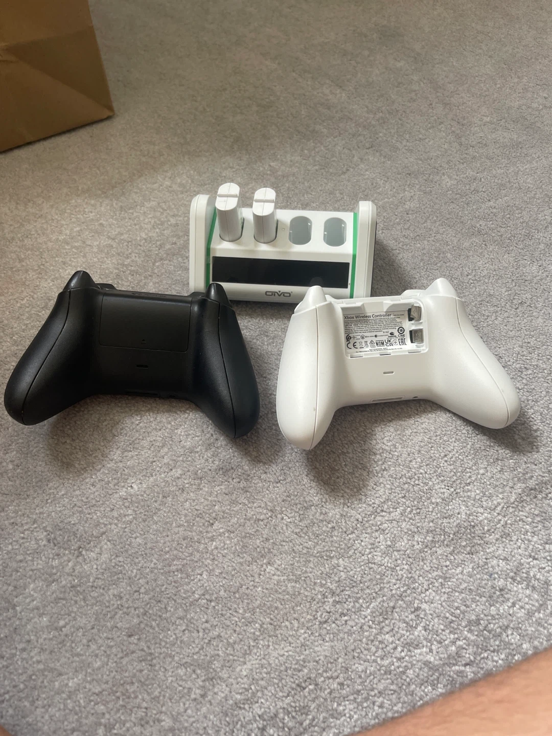 Xbox Wireless Controllers (2) with Charging Dock - photo 2