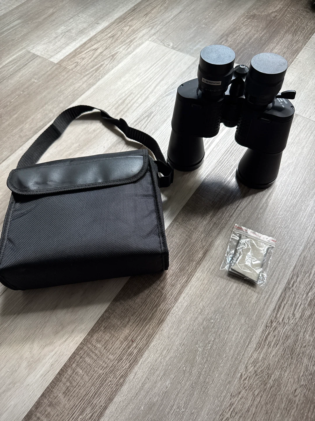 Black Binoculars with Carrying Case 10-30x50 zoom