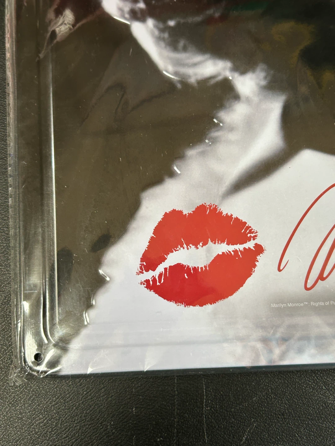 Marilyn Monroe "Love Marilyn" Tin Sign - photo 3