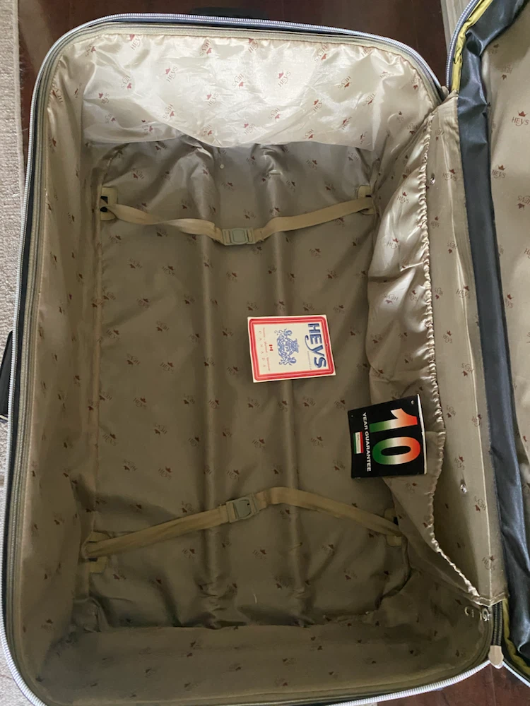 Hey's Canada Black Softside Large Luggage - photo 4
