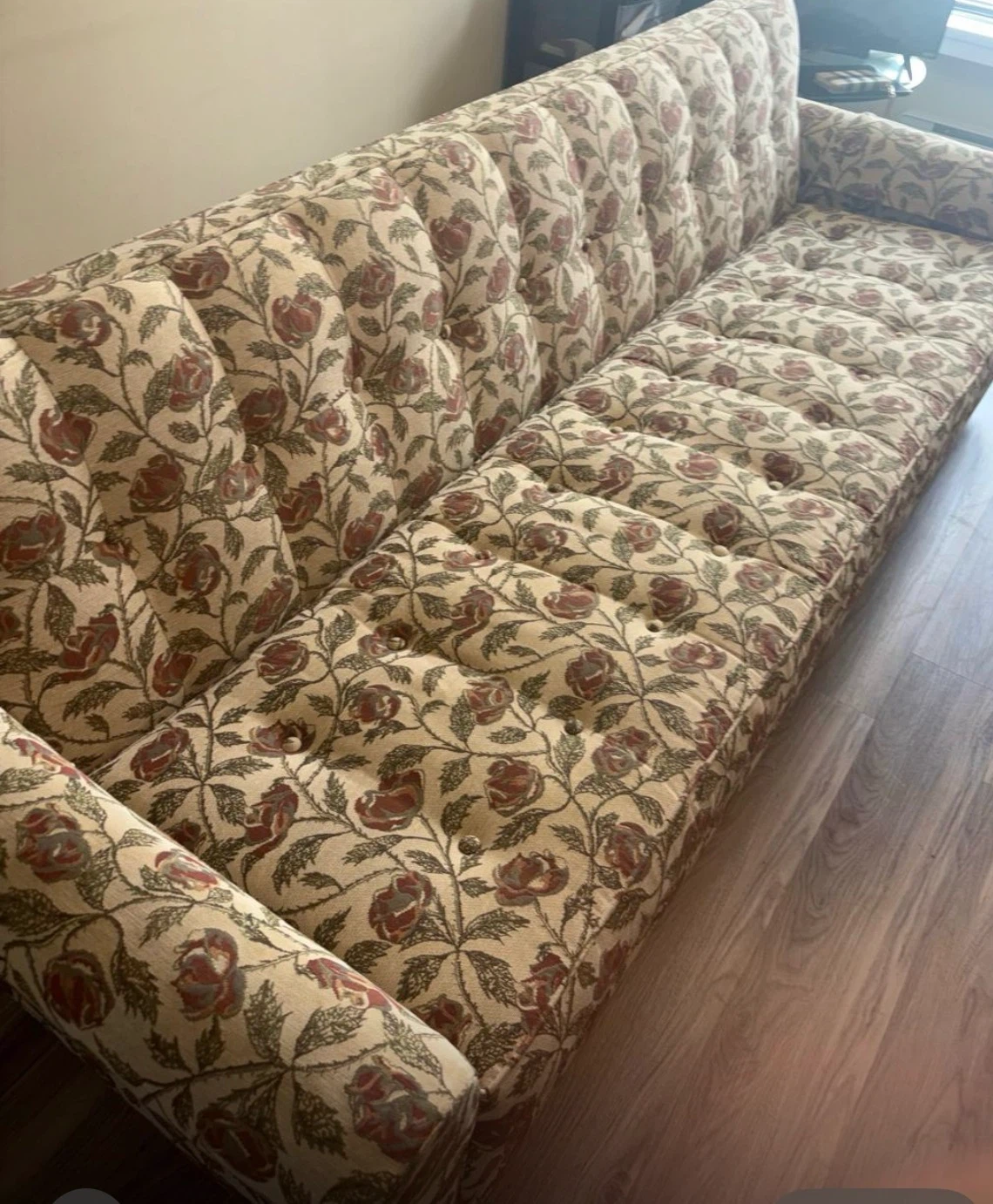 Free Vintage Floral Sofa - photo 2