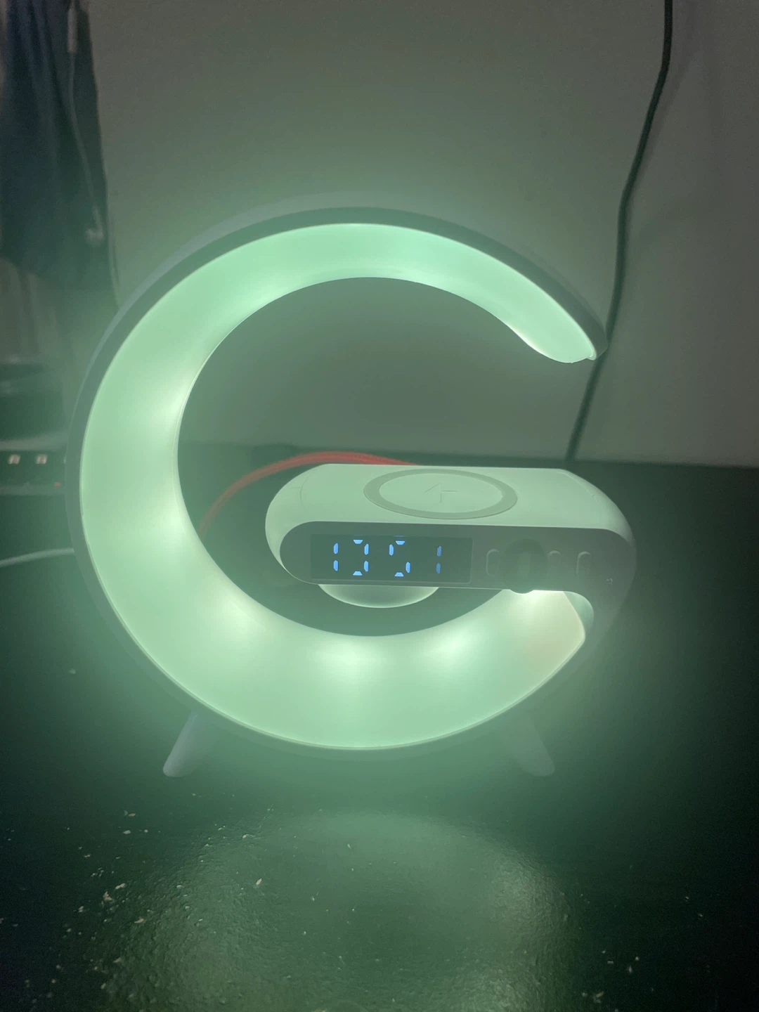 Moving out sale! Alarm clock and speaker. - photo 2