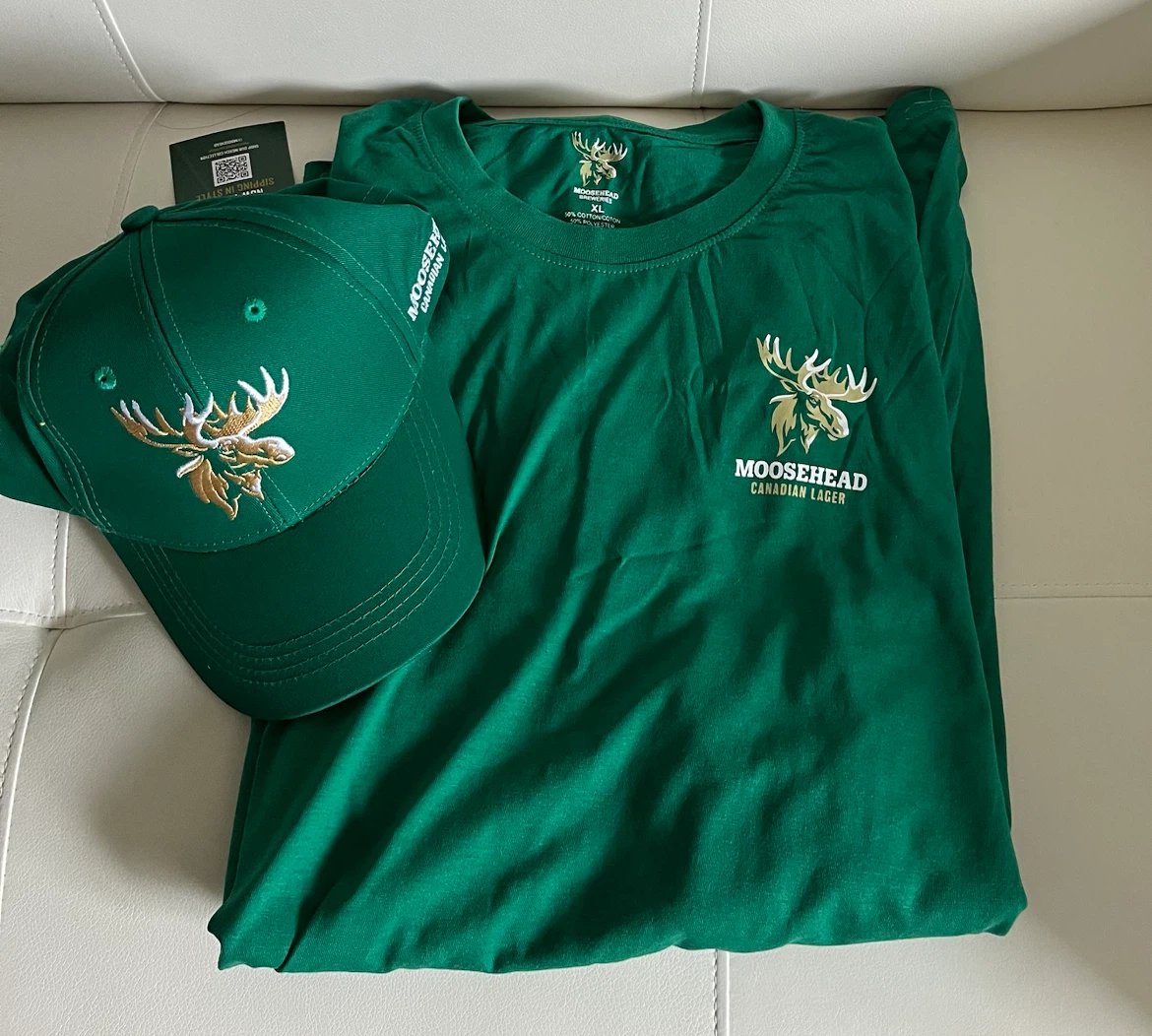 Moosehead Canadian Lager T-Shirt and Hat Set
