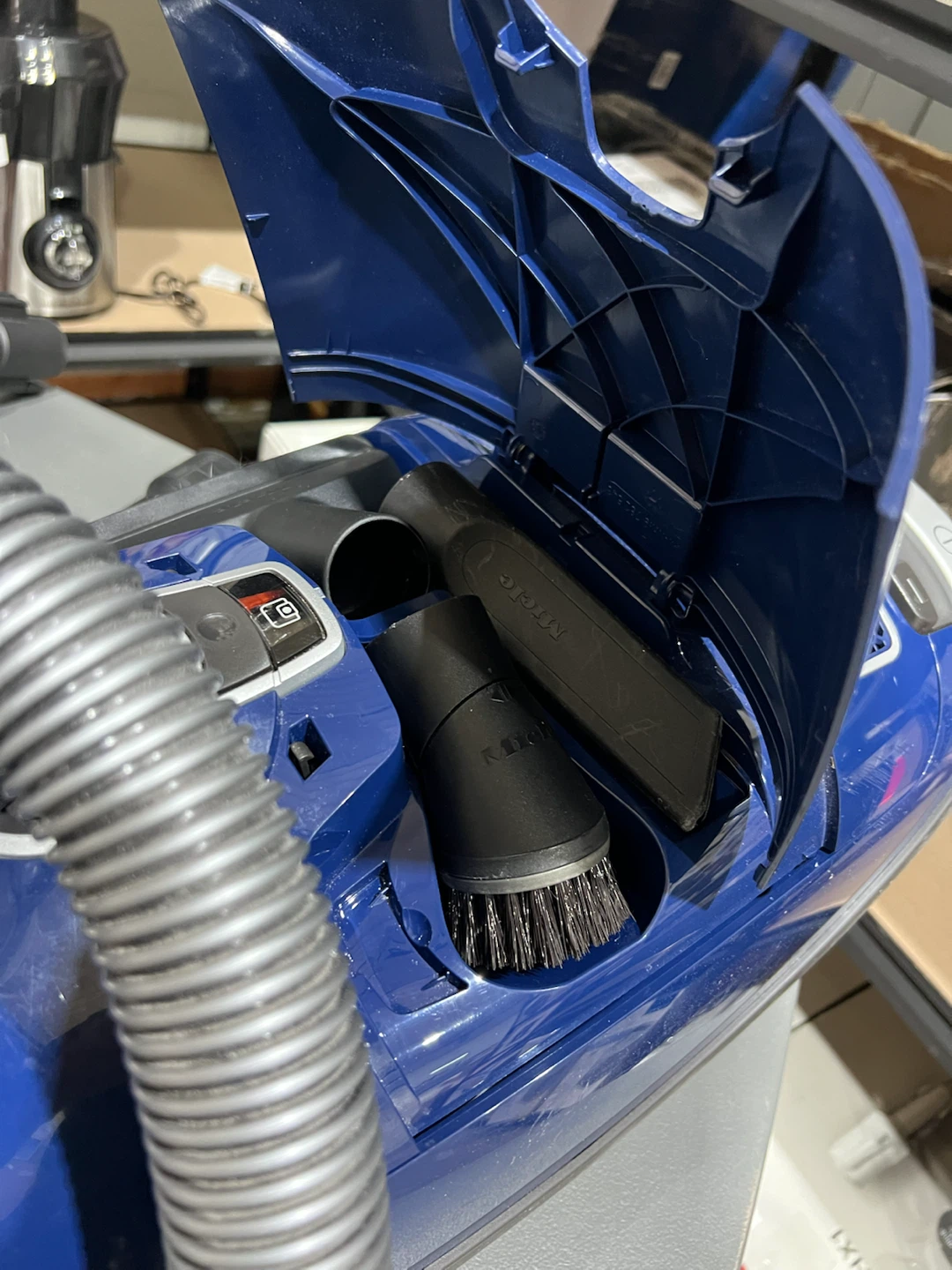 Miele Complete C3  Multi-Floor  Vacuum -Used in good condition - photo 3