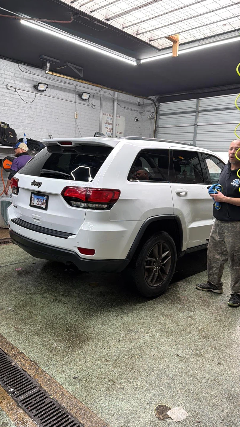 White Jeep Grand Cherokee