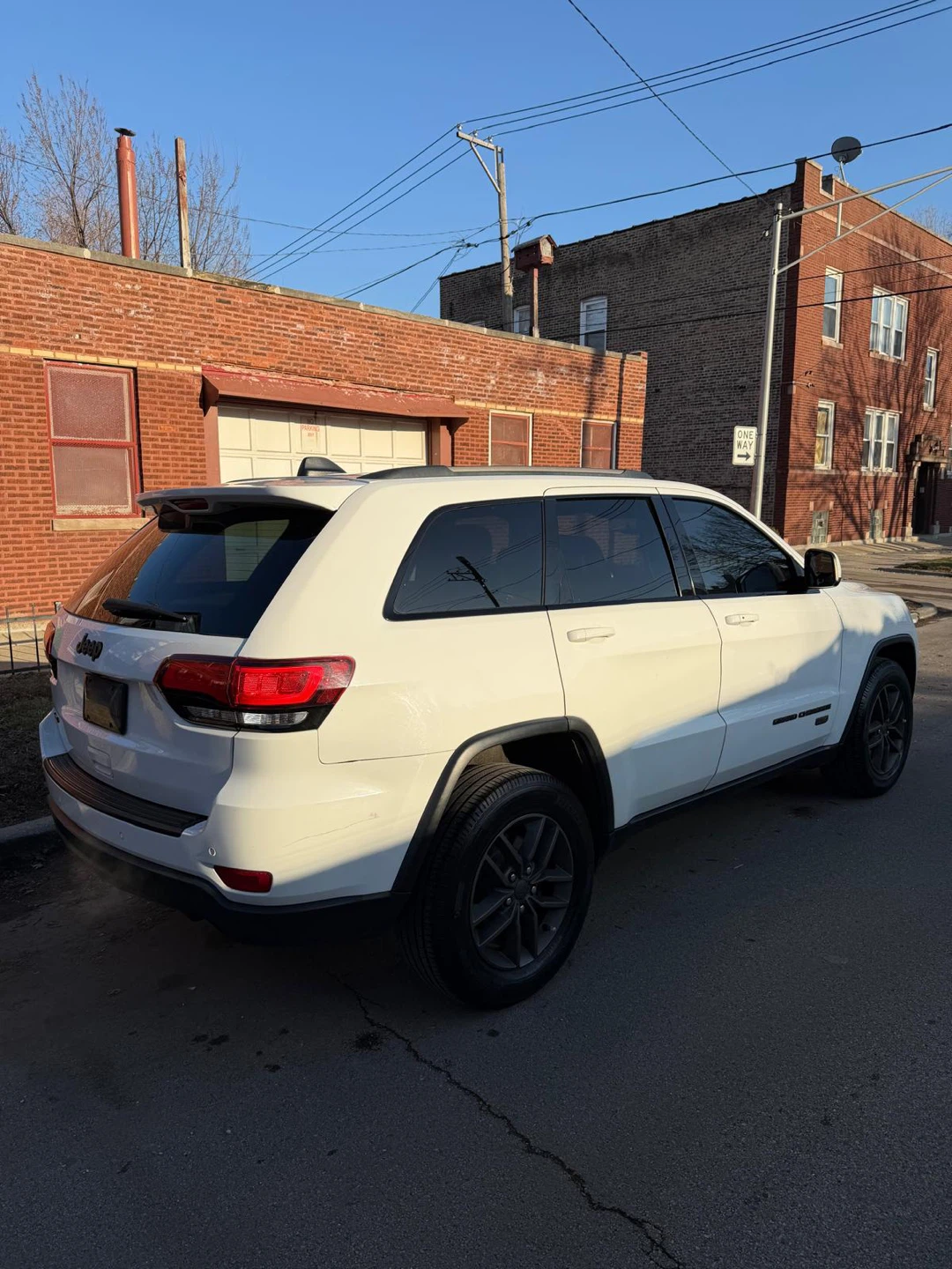 White Jeep Grand Cherokee - photo 3