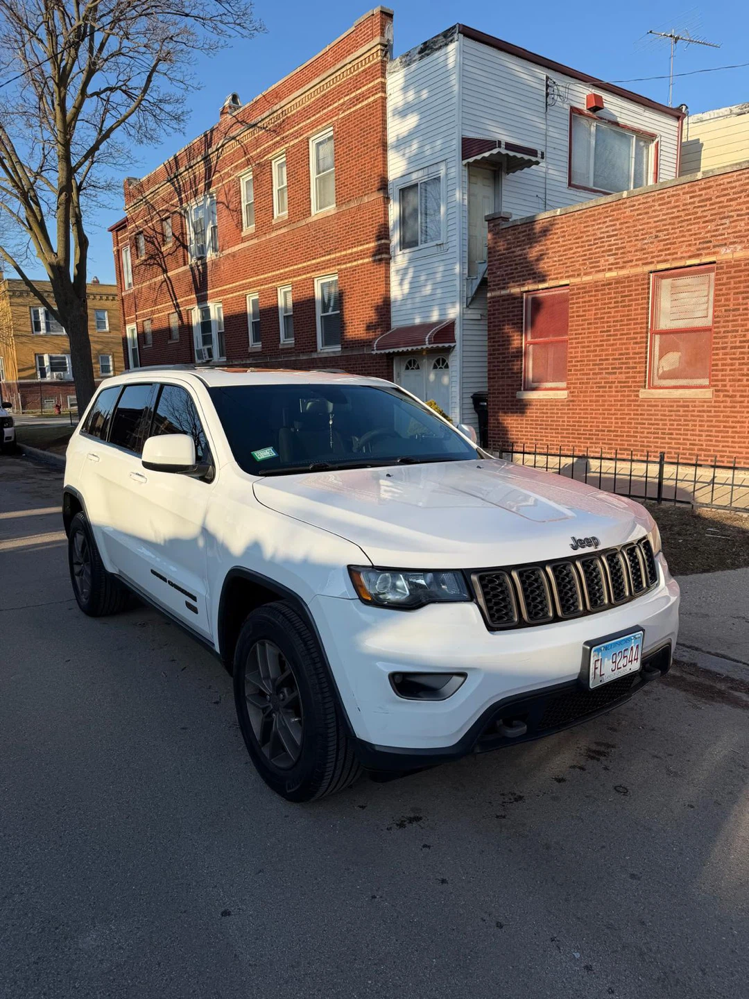 White Jeep Grand Cherokee - photo 4