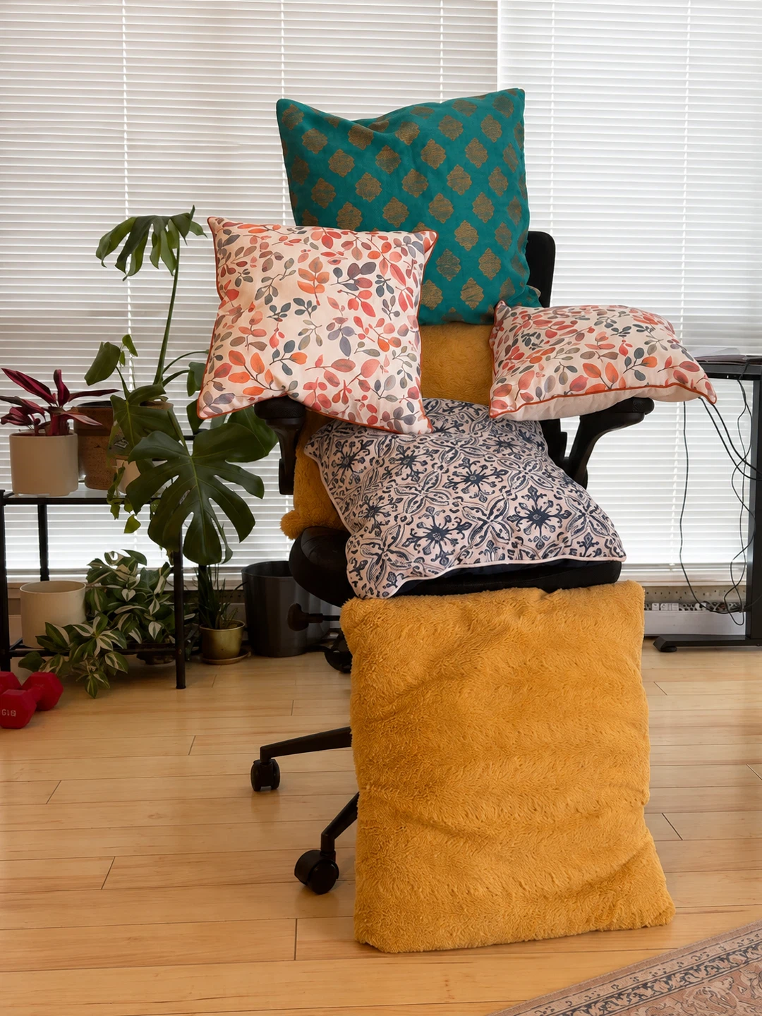 6 Decorative Throw Pillows