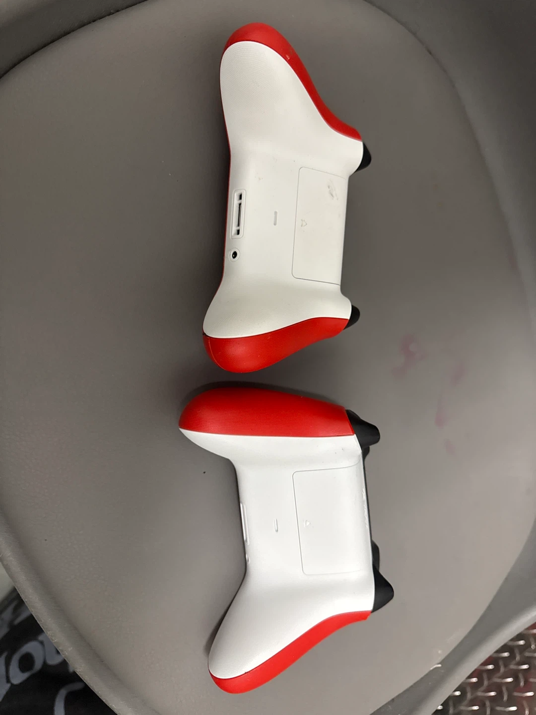 2. Xbox Wireless Controllers - Red and White - photo 3