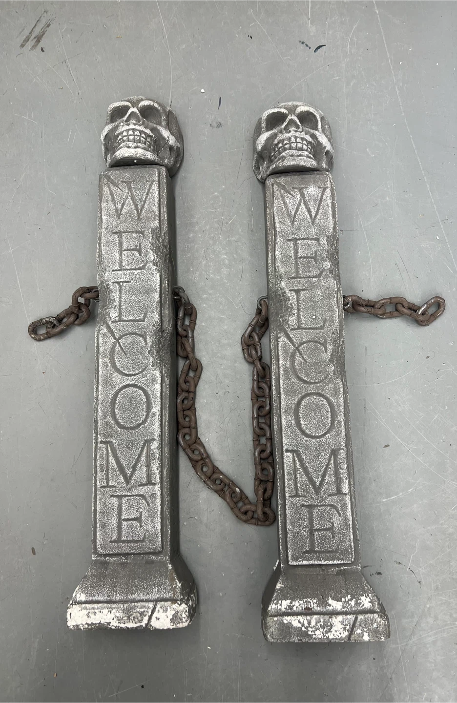 Halloween Skull "WELCOME" Chain-Linked Posts Set of 2 Plastic