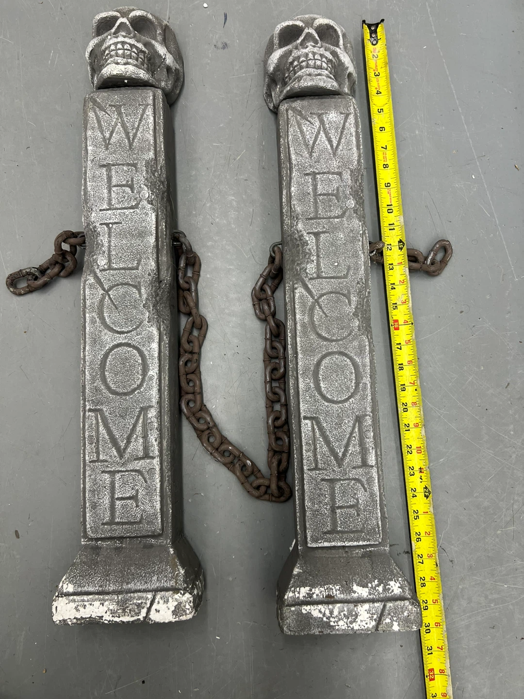 Halloween Skull "WELCOME" Chain-Linked Posts Set of 2 Plastic - photo 2