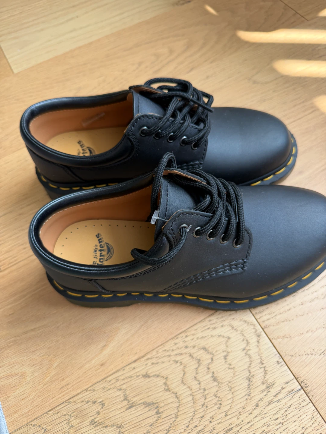 Dr. Martens 8053 Black Leather Oxford Shoes Size 5 US - photo 2