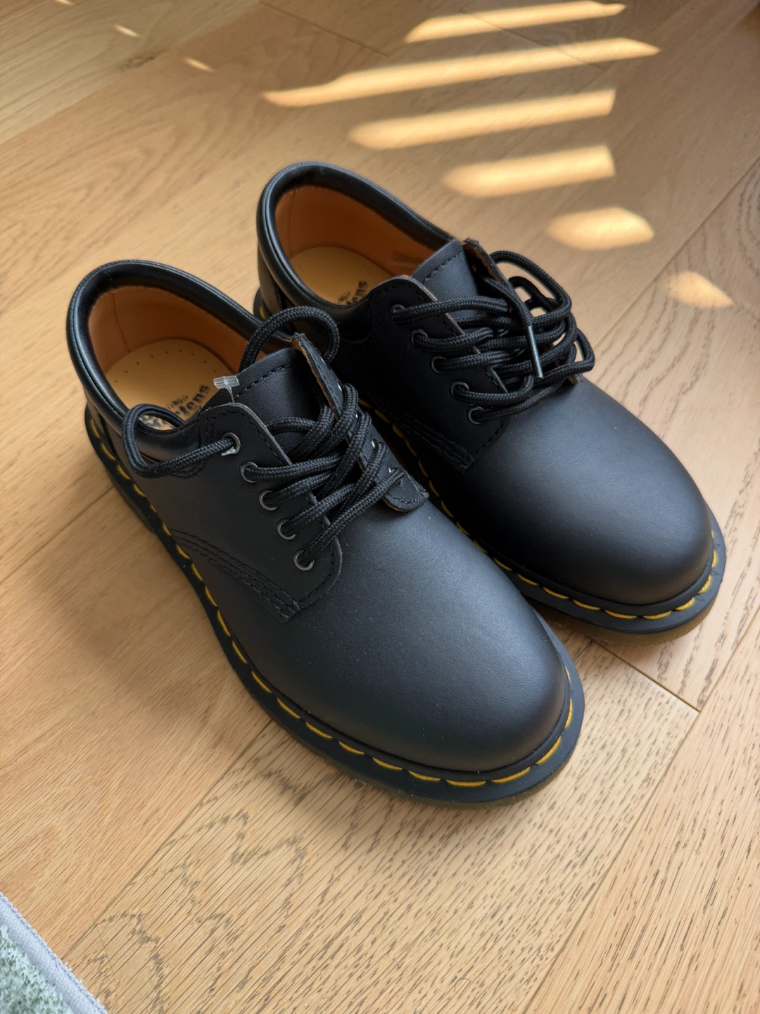 Dr. Martens 8053 Black Leather Oxford Shoes Size 5 US - photo 3