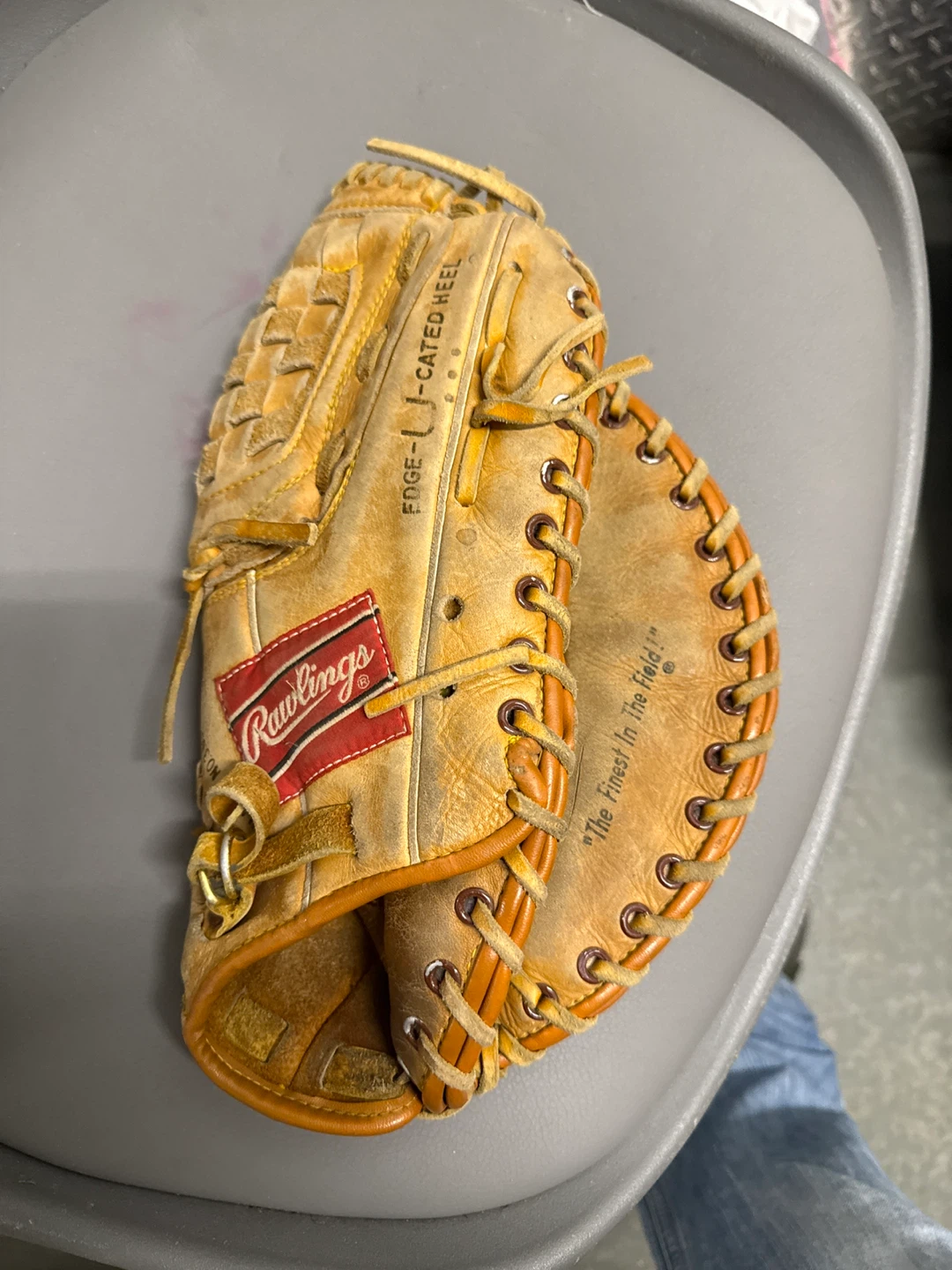 Rawlings Baseball Glove