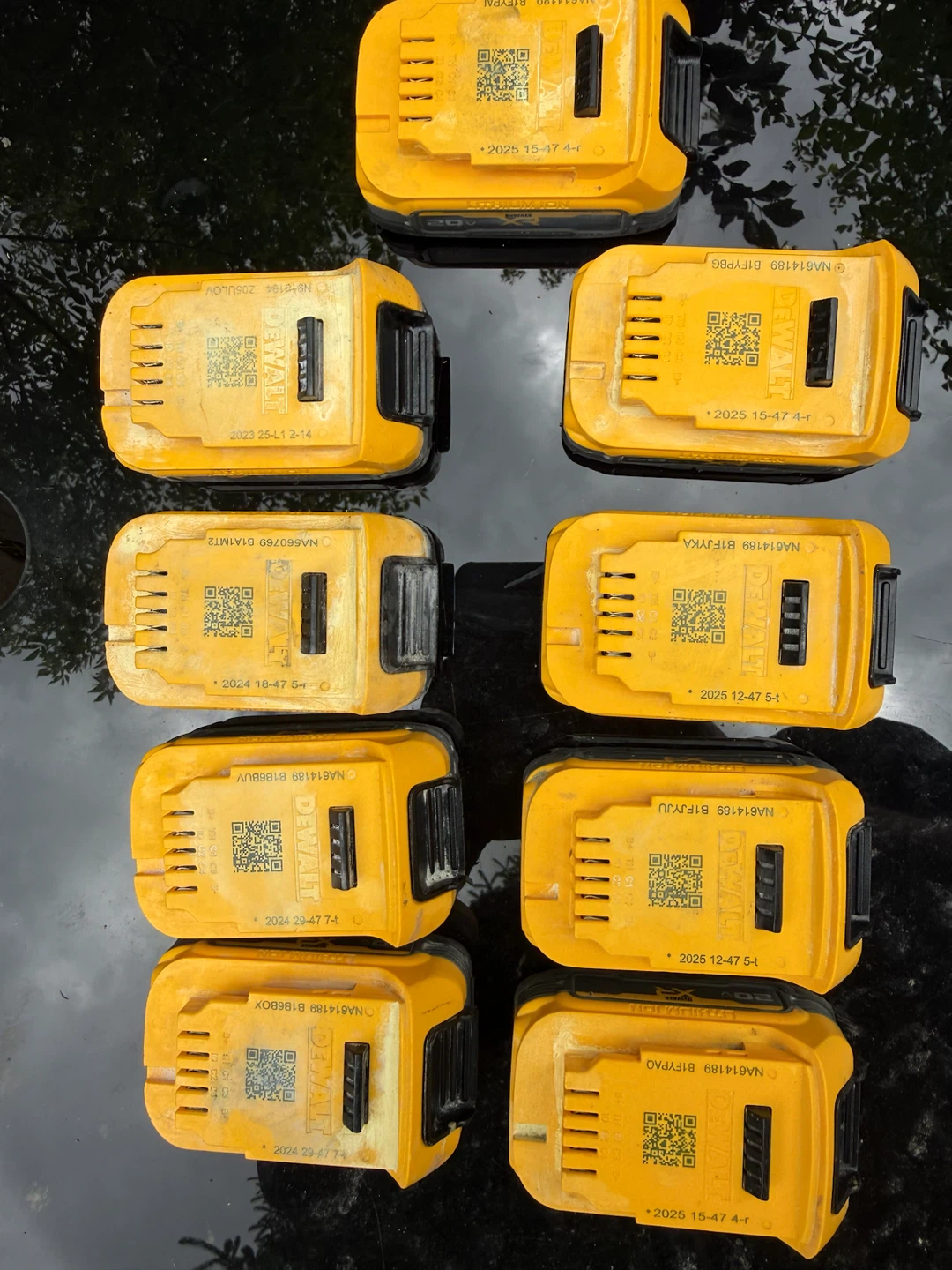 DEWALT 20V MAX XR POWERSTACK 1.7 AH Compact Pouch Cell Battery - photo 2