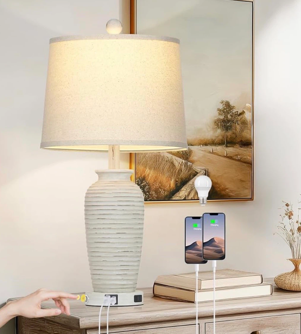 Table Lamp with Built-in USB Ports - photo 4