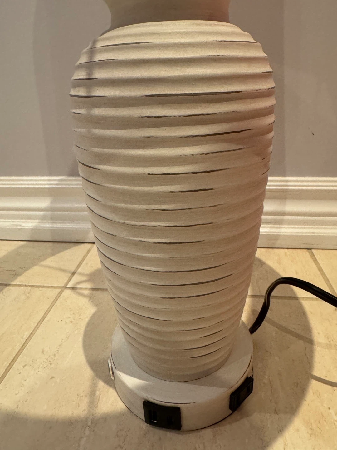 Table Lamp with Built-in USB Ports - photo 5