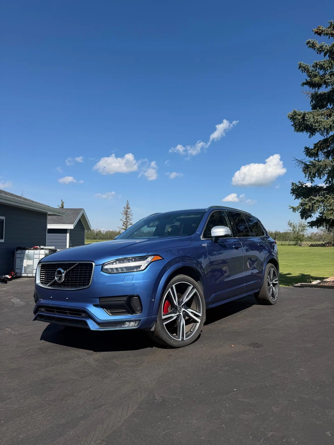 Blue Volvo XC90 T6 SUV - photo 3
