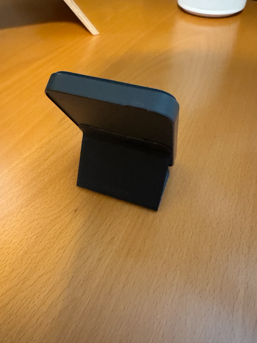 Anker Magnetic Portable Wireless Charger Stand - photo 4