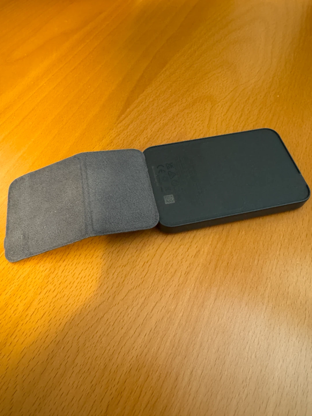 Anker Magnetic Portable Wireless Charger Stand - photo 5