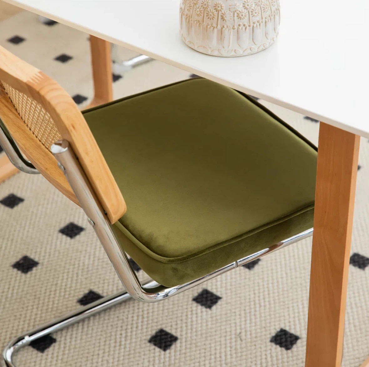 (LIKE NEW!)Mid-Century Style Dining Chairs-set of 2 - photo 2