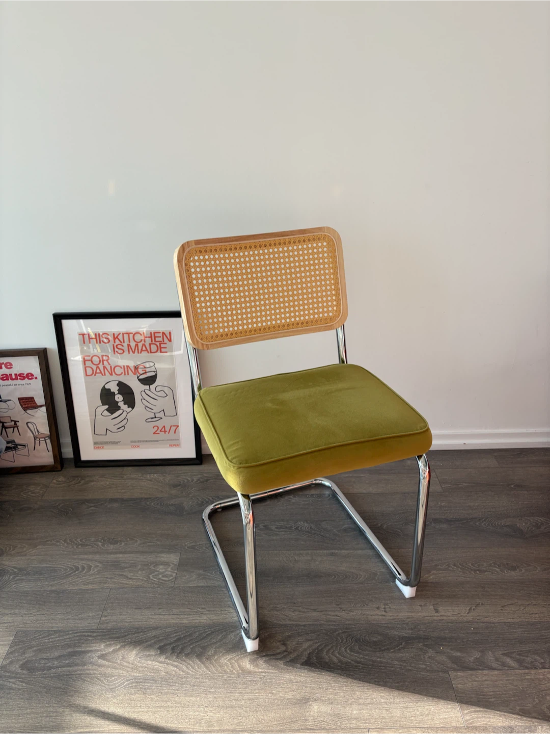 (LIKE NEW!)Mid-Century Style Dining Chairs-set of 2 - photo 3