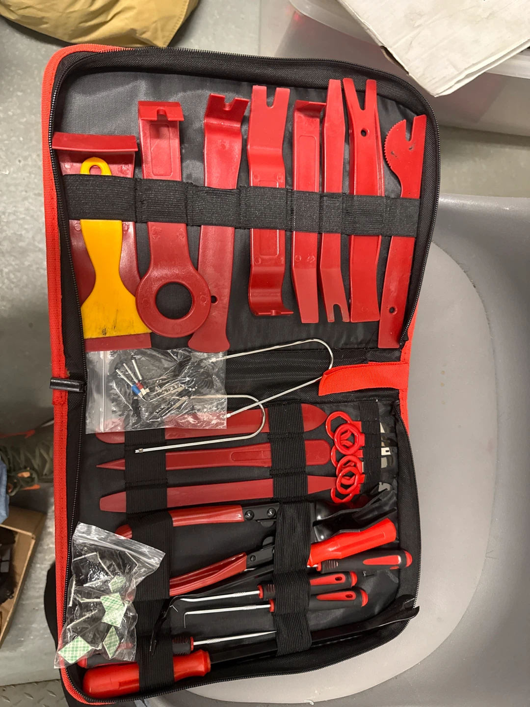 Red Trim Removal Tool Kit