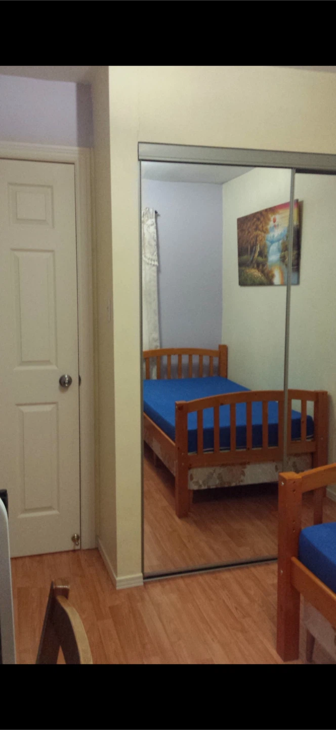 Room for Rent @ Warden and Sheppard Ave - photo 2