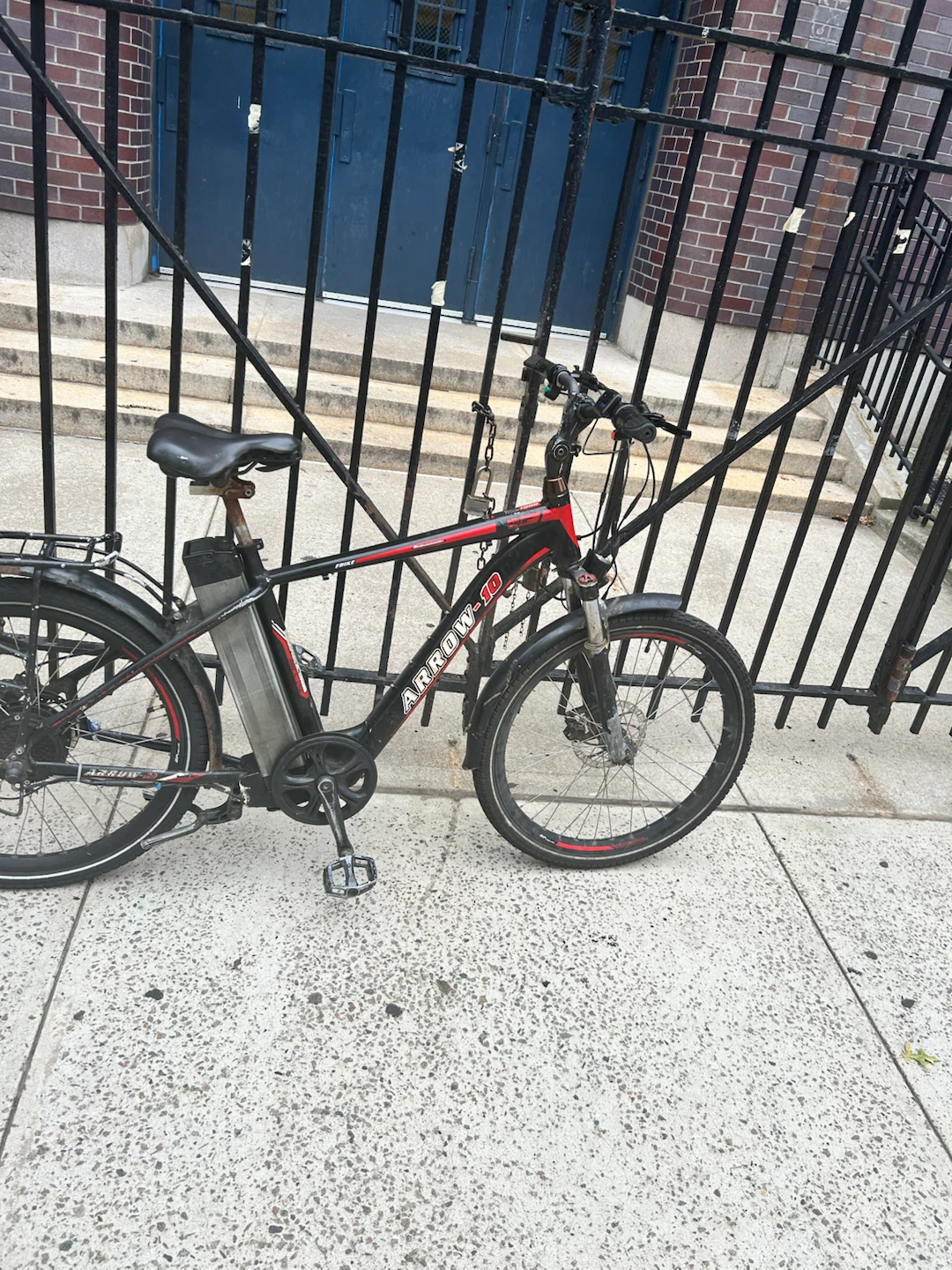 Arrow 10 Electric Bike Black and Red
