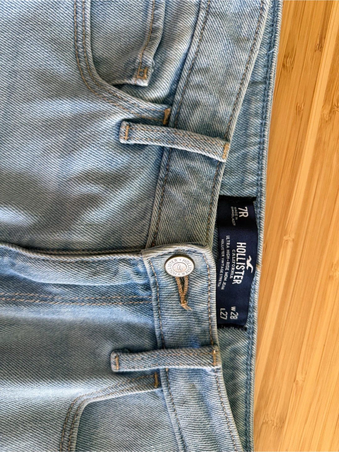 Hollister Light Wash Distressed Jeans - photo 2