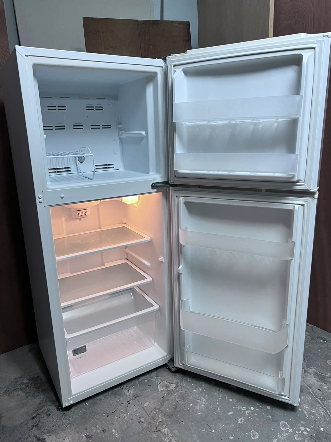 Whirlpool White Refrigerator - photo 4