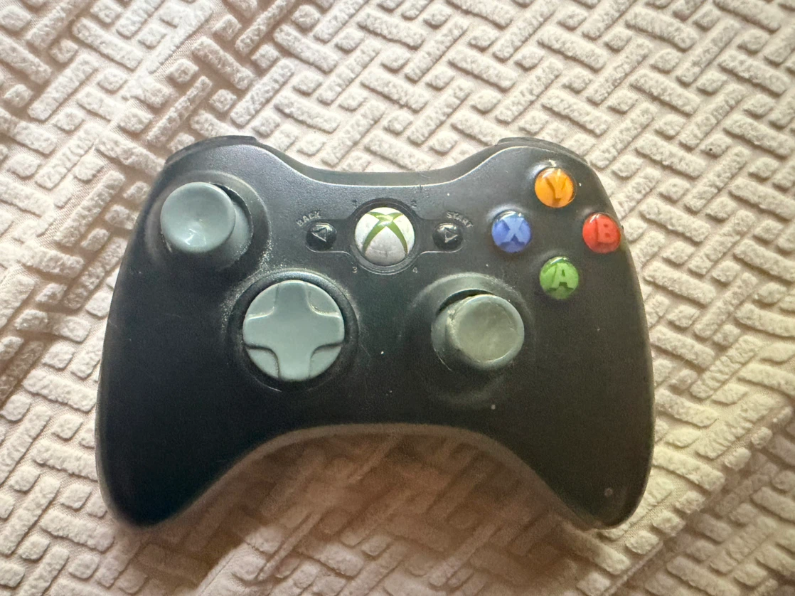 Black Xbox 360 Controller