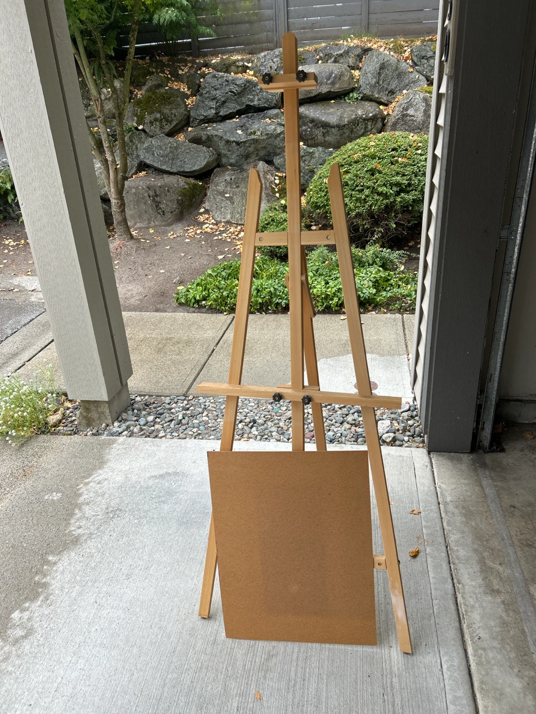 Wooden floor easel with drawing board