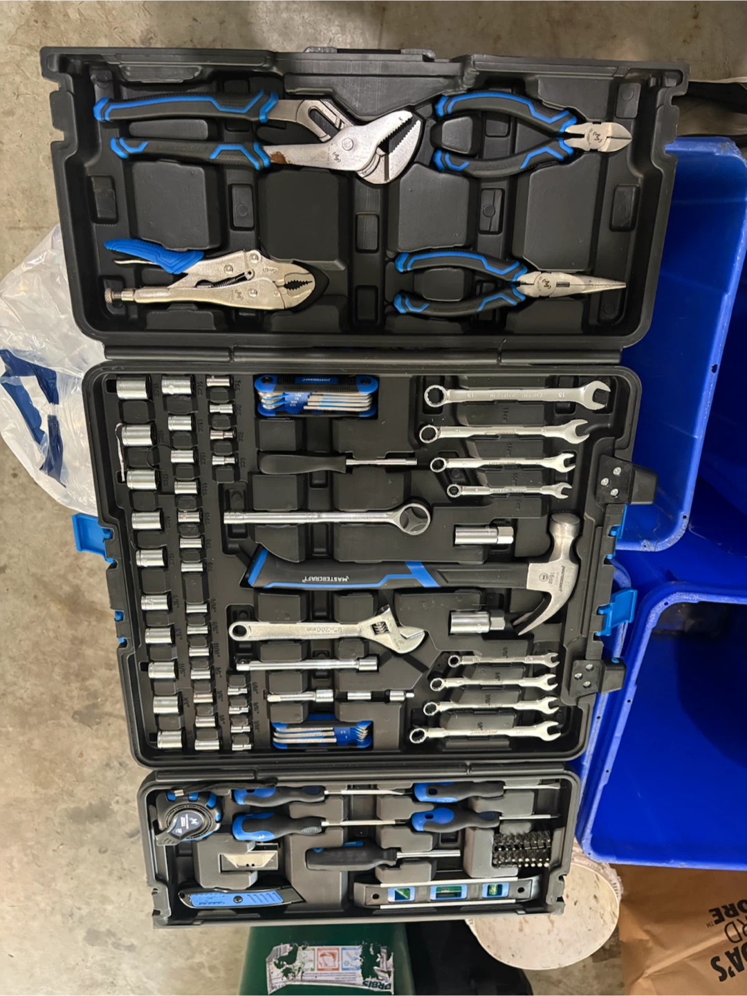 Approx 112-pc Mastercraft Tool Set