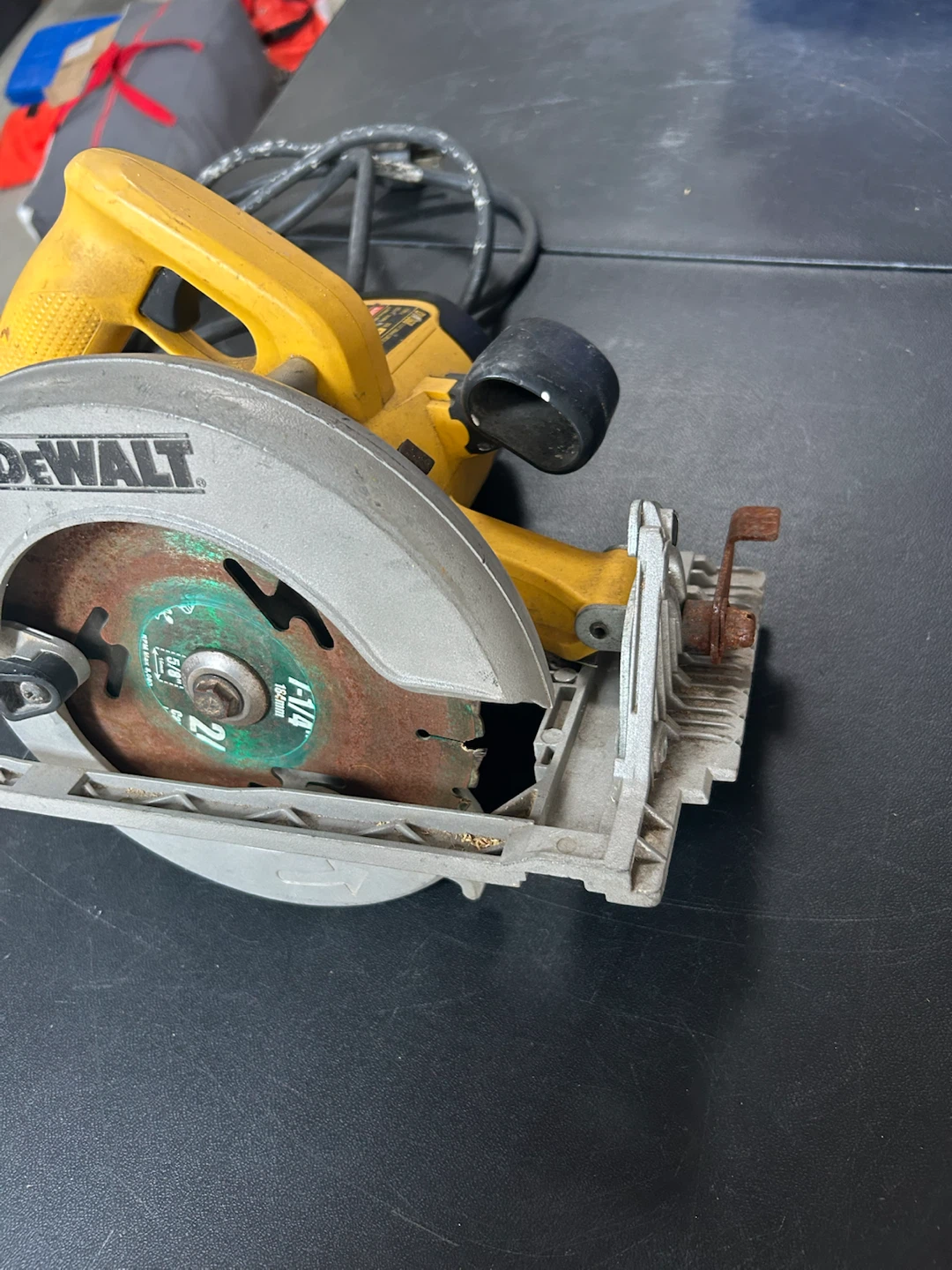 DEWALT DW368 7-1/4" Circular Saw - photo 4