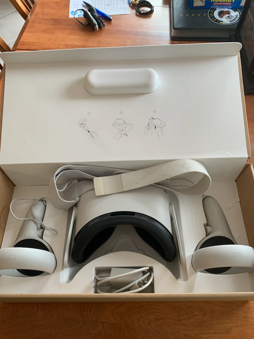 Meta Quest 2 VR Headset - photo 2