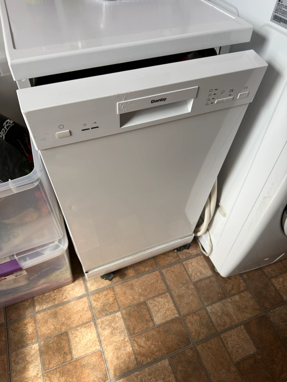 Danby Dishwasher DDW1805W
