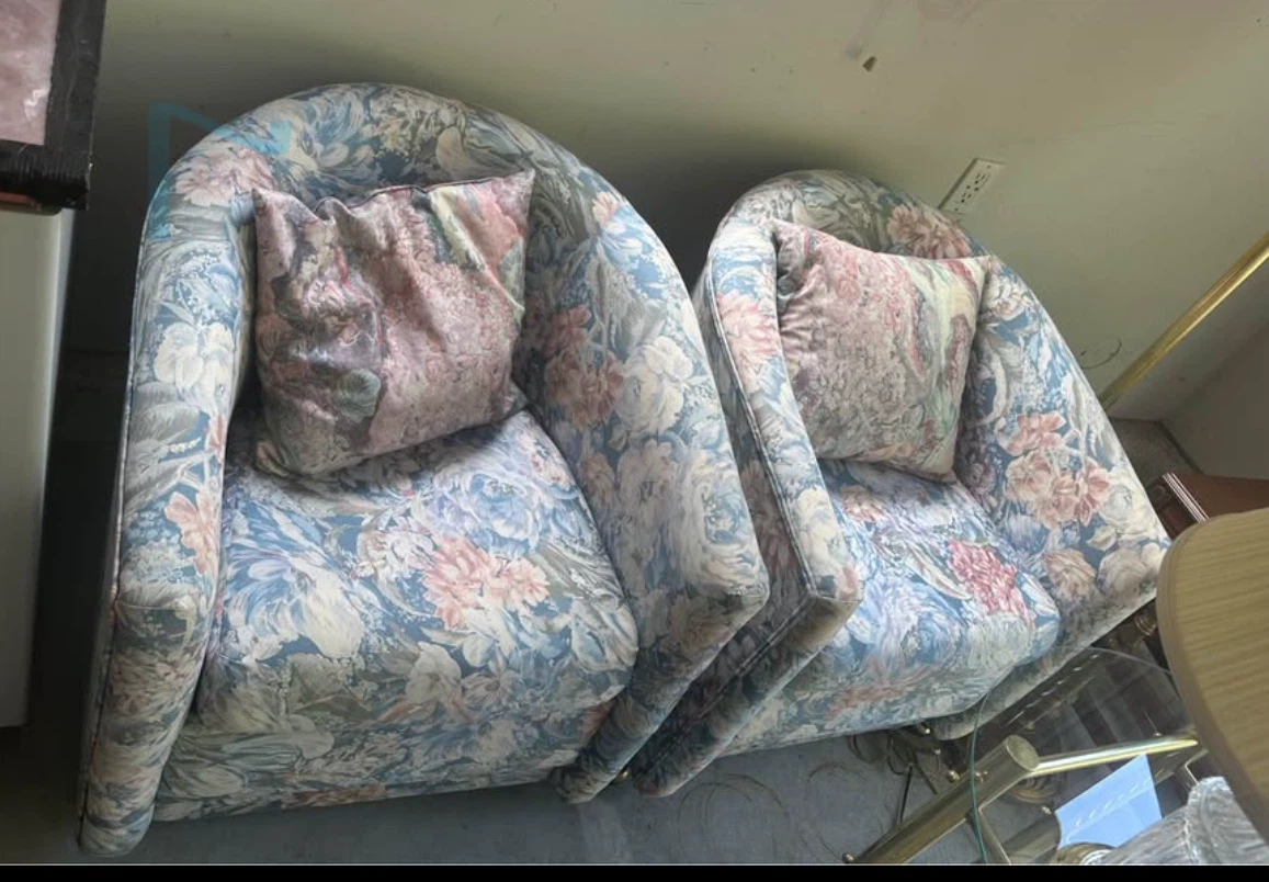 2 free cute chairs Port Moody pick up