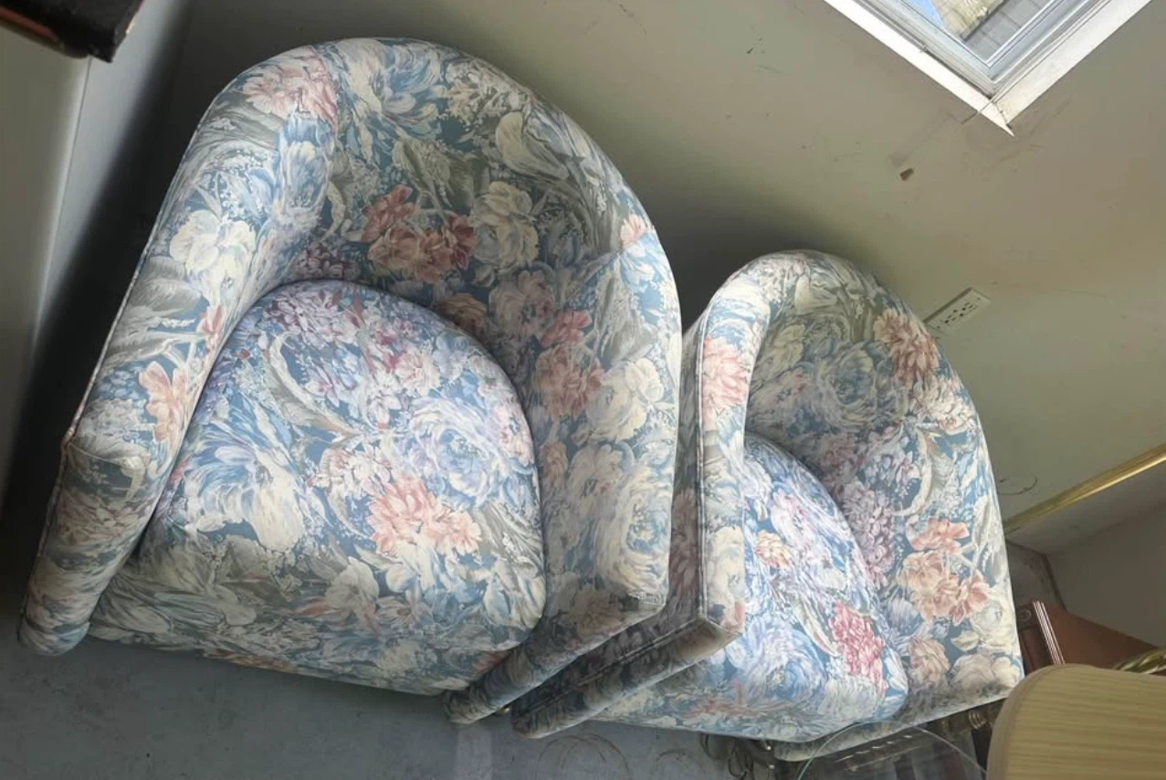 2 free cute chairs Port Moody pick up - photo 2