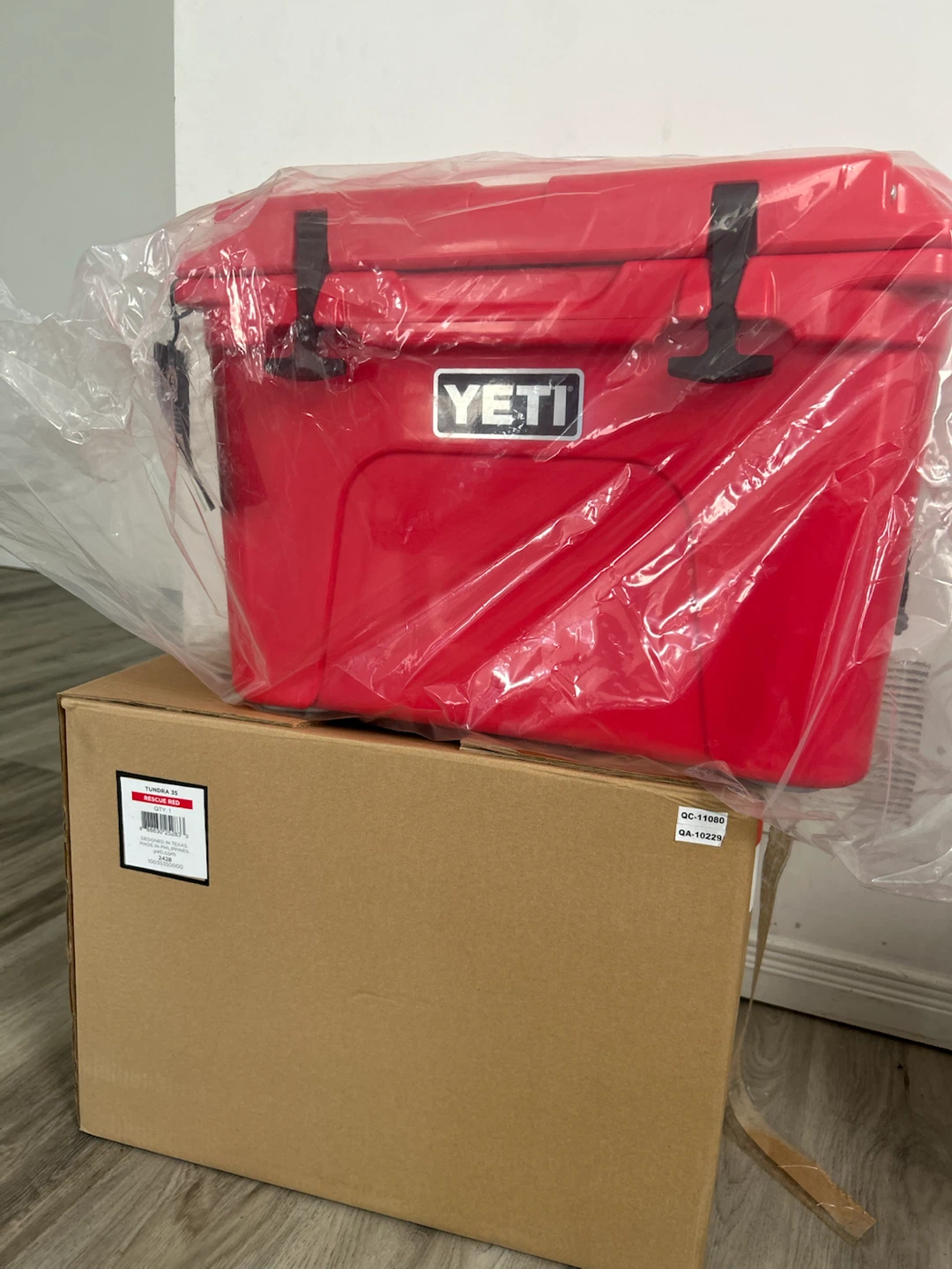 YETI Tundra 35 Cooler (Brand New) - photo 2