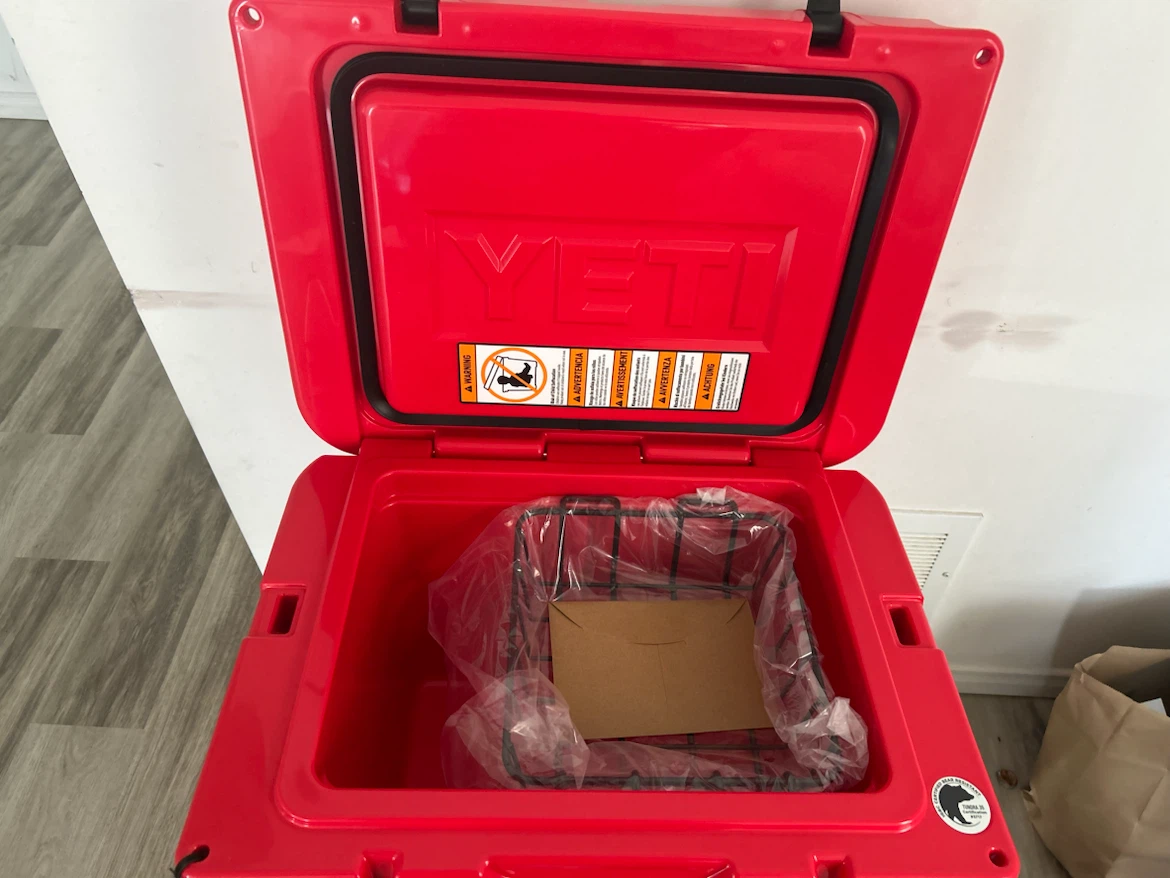 YETI Tundra 35 Cooler (Brand New) - photo 4